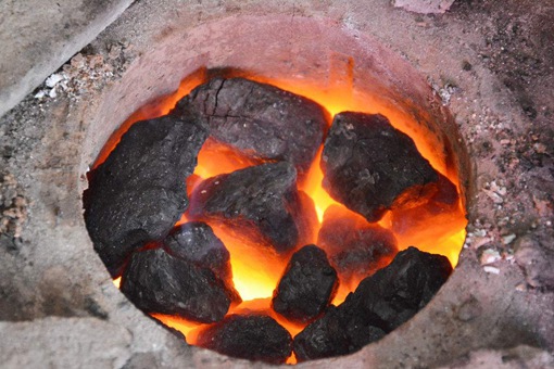 为何古人用炭火盆取暖,却不会一氧化碳中毒?