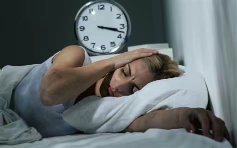 经常缺觉的人易引发全身炎症该如何改善睡眠质量